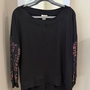 Yelete Black top with animal Patterned Sleeves NWT